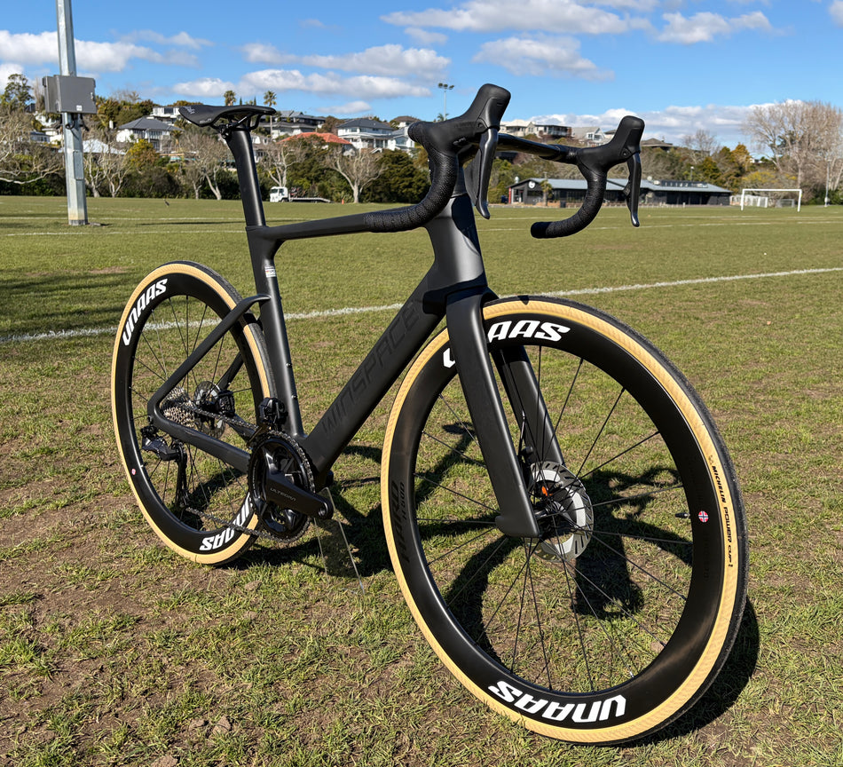 [NEW STOCK ON HAND] Winspace M6 Carbon Black (L) Ultegra Di2